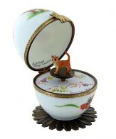 Oeufs musicaux de style Fabergé fabriqués en France Oeuf musical de style Fabergé en porcelaine avec chat roux - Berceuse de W. A. Mozart