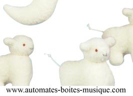 Doudous et mobiles musicaux Mobile musical animé Trousselier avec animaux : mobile musical animé avec moutons et lune.