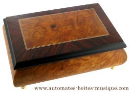 Boîtes à bijoux musicales en bois naturel fabriquées en Italie (18 et 30 lames) Boîte à bijoux musicale en bois naturel : boîte à bijoux musicale avec marqueterie simple filet