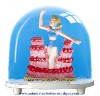 Boules à neige non musicales fabriquées en Allemagne (sur commande) Boule à neige classique non musicale allemande : boule à neige en plastique avec gâteau