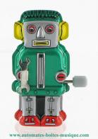 Jouets en métal, tôle ou fer blanc : robots mécaniques en métal Robot mécanique en métal, tôle et fer blanc : robot mécanique en métal "Mini robot vert"