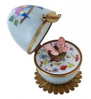 Oeufs musicaux de style Fabergé fabriqués en France Oeuf musical de style Fabergé en porcelaine de Limoges avec papillon rose - Musique sur l'eau (Haendel)