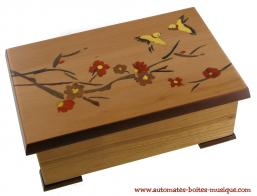 Boîtes à musique traditionnelles fabriquées en France Boîte à musique avec marqueterie traditionnelle : boîte à musique avec marqueterie branche et oiseaux