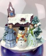 Boules à neige musicales de Noël disponibles sur commande (nous contacter) Boule à neige musicale de Noël : boule à neige de Noël en verre avec deux filles et bonhomme de neige