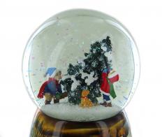 Boules à neige musicales de Noël disponibles sur commande (nous contacter) Boule à neige musicale de Noël en verre et porcelaine: boule à neige avec enfants emportant un sapin