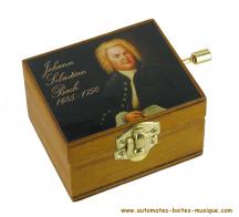 Boîtes à musique à manivelle en bois Boîte à musique à manivelle en bois avec image d'un portrait de Jean-Sébastien Bach