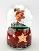 Boules à neige musicales de Noël disponibles sur commande (nous contacter) Boule à neige musicale de Noël avec globe en verre et écureuil sur un tronc d'arbre - Deck the Halls