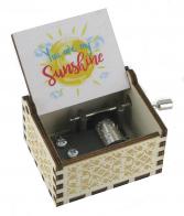 Boîtes à musique à manivelle en bois Boîte à musique à manivelle en bois sculpté et gravé: boîte à musique "You are my sunshine"