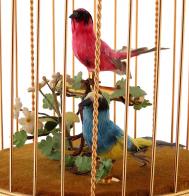Automates vendus Automate de la maison Reuge avec deux oiseaux chanteurx mécaniques dans une cage dorée