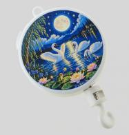 M&eacute;canismes musicaux pour mobiles M&eacute;canisme musical &agrave; ressort pour mobile avec illustration - Fabrication Lut&egrave;ce Cr&eacute;ations - Le lac des cygnes