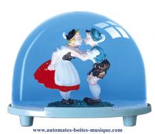 Boules à neige non musicales fabriquées en Allemagne (sur commande) Boule à neige classique non musicale allemande : boule à neige en plastique avec couple bavarois