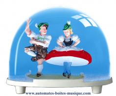 Boules à neige non musicales fabriquées en Allemagne (sur commande) Boule à neige classique non musicale allemande : boule à neige en plastique avec danseurs bavarois
