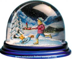 Boules à neige non musicales fabriquées en Allemagne (sur commande) Boule à neige classique non musicale allemande : boule à neige en plastique avec patineurs