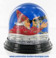 Boules à neige non musicales fabriquées en Allemagne (sur commande) Boule à neige classique non musicale allemande : boule à neige en plastique avec magicien