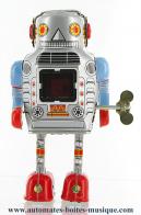 Jouets en métal, tôle et fer blanc : robots mécaniques en métal Robot mécanique en métal, tôle et fer blanc : robot mécanique en métal "Robot gris avec pieds rouges"
