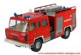 Jouets mécaniques en métal, tôle ou fer blanc Jouet mécanique en métal, tôle et fer blanc agrafé : jouet mécanique "Camion des pompiers Tatra 815"