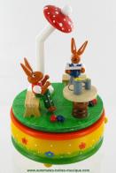 Boîtes à musique avec animaux Boîte à musique animée pour enfant : boîte à musique avec lapins dans une brasserie