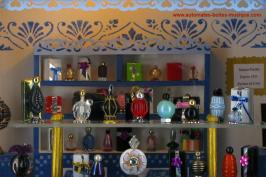 Boîtes à musique artisanales Boîte à musique veilleuse : boîte à musique en forme de boutique miniature "Parfumerie de Paris"