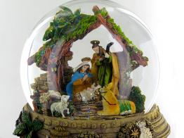 Boules à neige musicales de Noël (en stock) Boule à neige musicale de Noël : boule à neige avec scène de crèche et Rois mages sur le socle