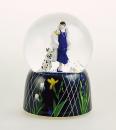Boule à neige musicale avec globe en verre et base en porcelaine: boule à neige "Dame avec robe des années 20 et dalmatien"