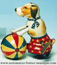 Jouet mécanique en métal, tôle et fer blanc : jouet mécanique chien avec balle