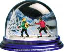 Boule à neige classique non musicale allemande : boule à neige en plastique avec skieurs