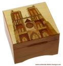 Boîte à musique avec marqueterie traditionnelle : boîte à musique de 18 lames avec la cathédrale Notre Dame de Paris