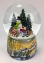 Boule à neige musicale de Noël : boule à neige de Noël en verre avec enfants et bonhomme de neige rentrant de la forêt